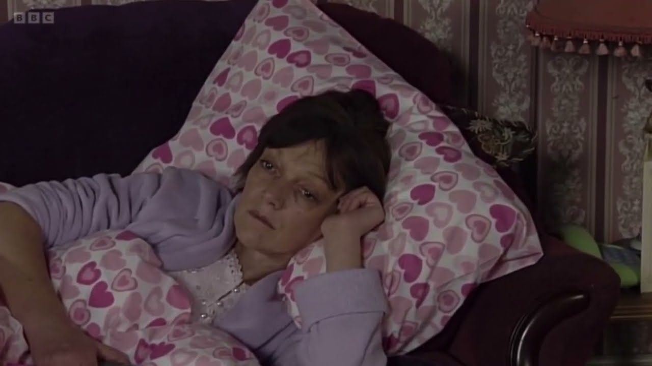 Stacey Slater 12/01/2009 (1/4)
