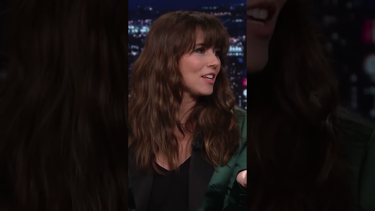 #LindaCardellini talks about meeting #ChristinaApplegate while filming #DeadToMe. #shorts