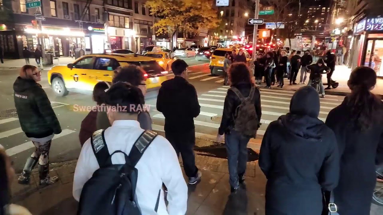Let's take a look and see who's outside in New York City at night / Saturday November 22,  2025