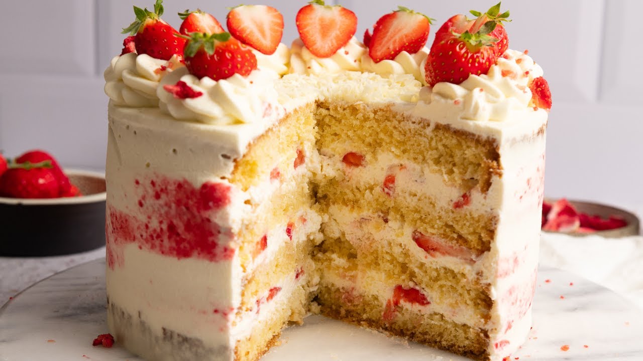 Erdbeer Mascarpone Torte mit weißer Schokolade