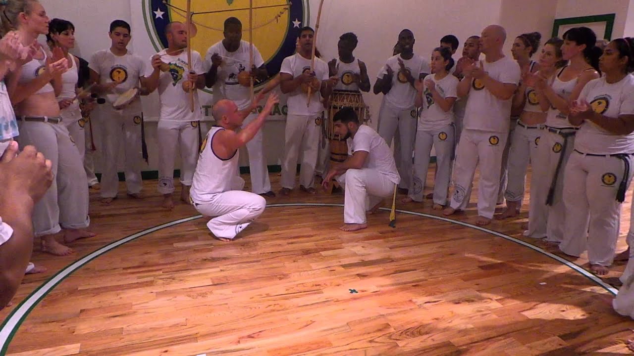 Axé capoeira chicago batizado 2013 roda