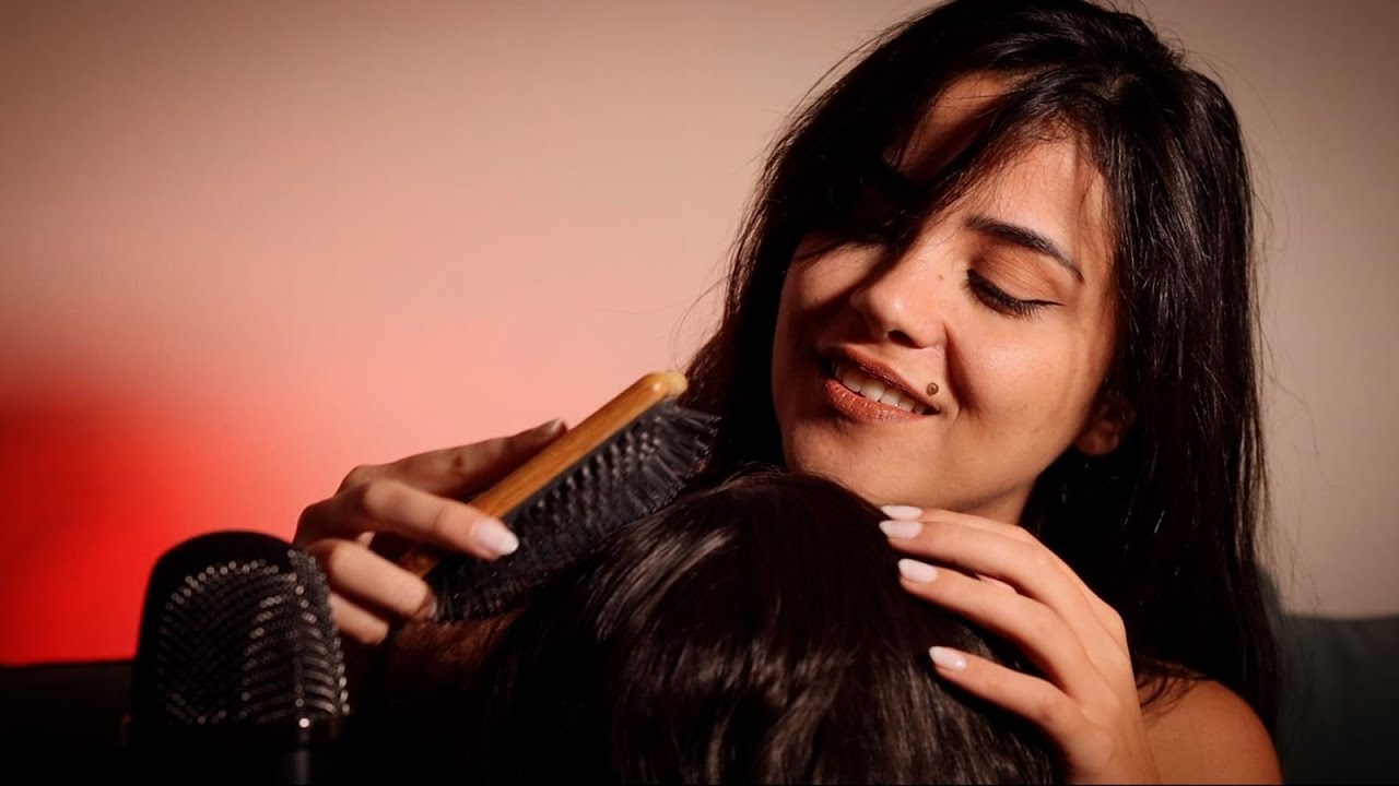 ASMR Hair Brushing اختك الكبيرة تمشطلك شعرك قبل النوم اي اس ام ار #asmr