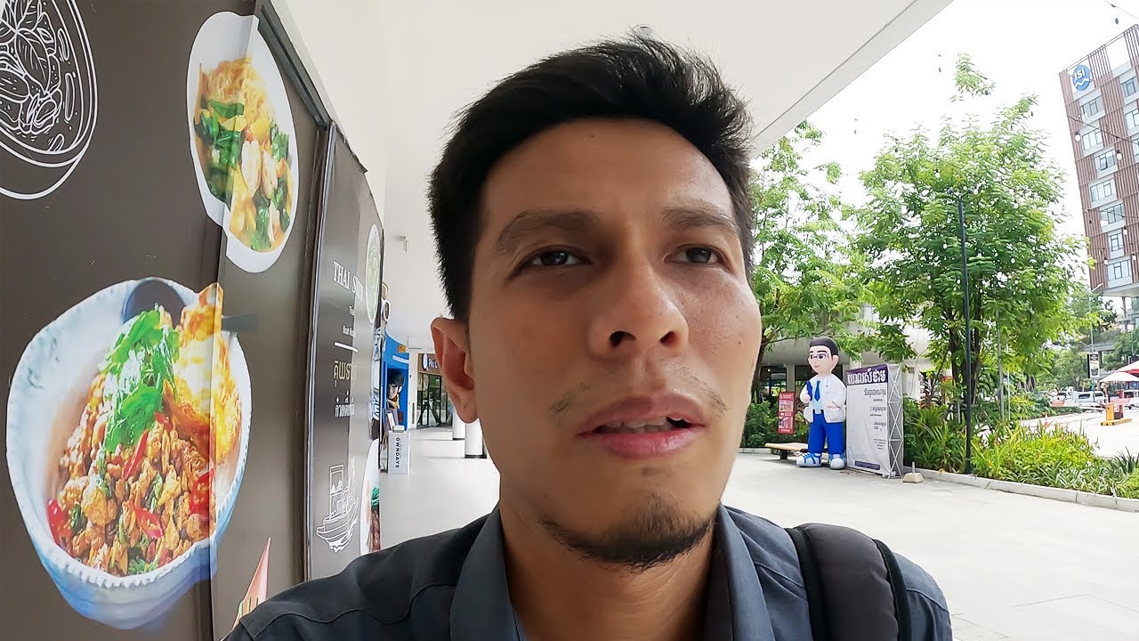 saya di Kemboja (K-Mall + Masjid)