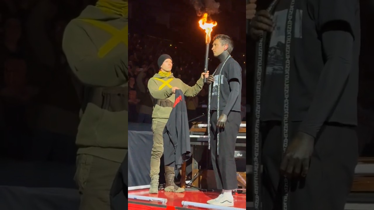 Clancy Refuses The Jacket #twentyonepilots #clancy #shorts #live #dema
