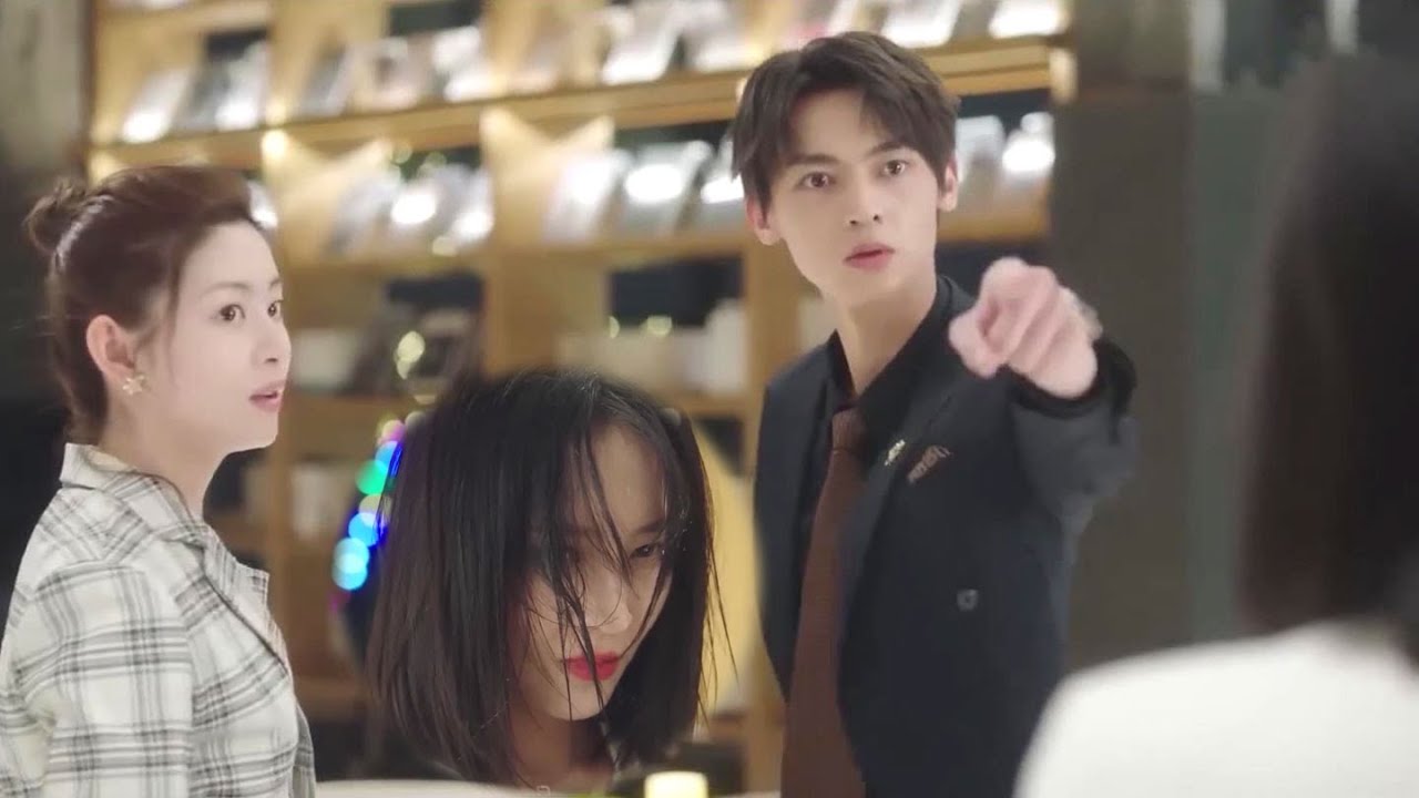 💘霸总强势护妻，当众开除心机女，车上忍不住挑逗灰姑娘！ 💘中国电视剧