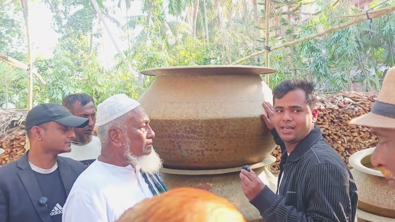 ৭২তম ফাতেহা ফাতিয়া শরীফ উপলক্ষে ভক্তদের পদচারণায় মুখর গাজীপুরের মেসের ফকিরের মাজার। 🕌