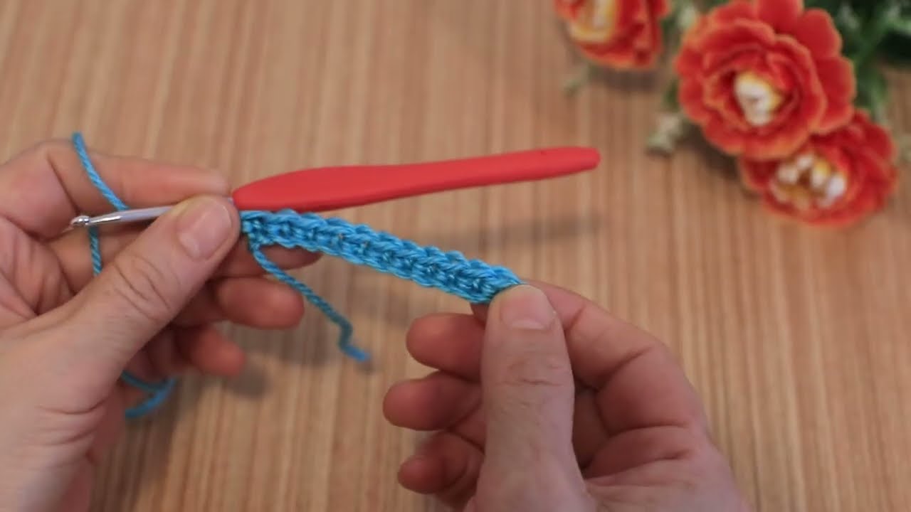 HOW TO DO A SINGLE CROCHET STITCH (Beginner friendly)