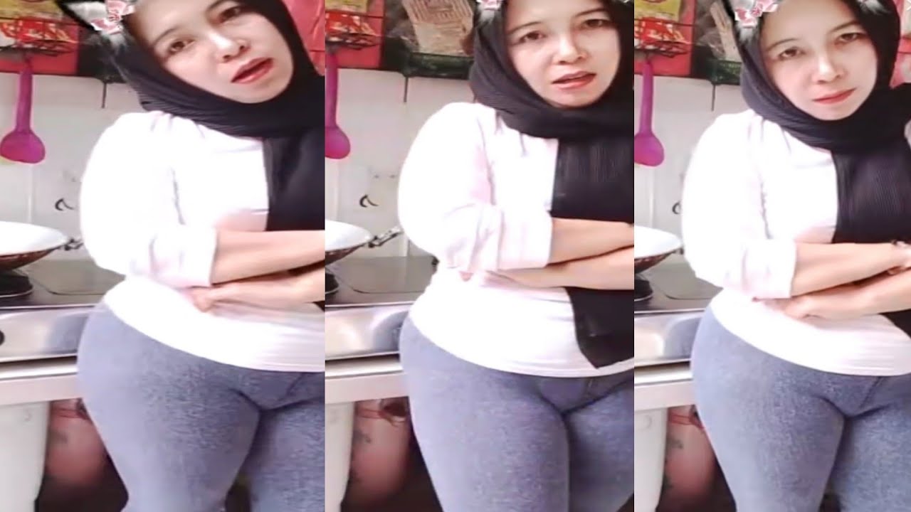 bunda cantik semangat jualan kue bolu di tempat kerja baru