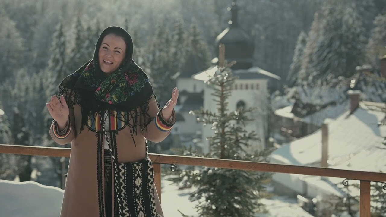 Bianca Rusu - INTR-UN SAT UITAT DE LUME