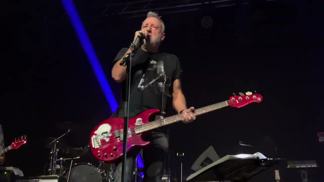 Peter Hook and the Light: No Love lost (Joy Division) + Kraftwerk Intro, live in Dresden 2023