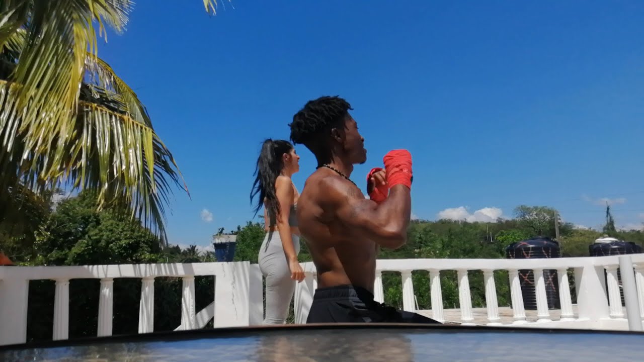 GYM DAY BUT NO GYM! - WORKOUT WITH US AT HOME