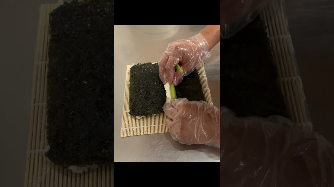 Como hacer un sushi California roll
