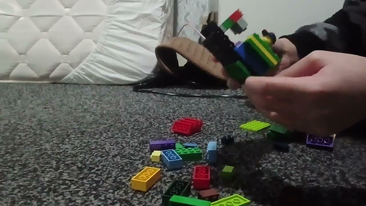 7minutes and 5 seconds of me building a Lego boat