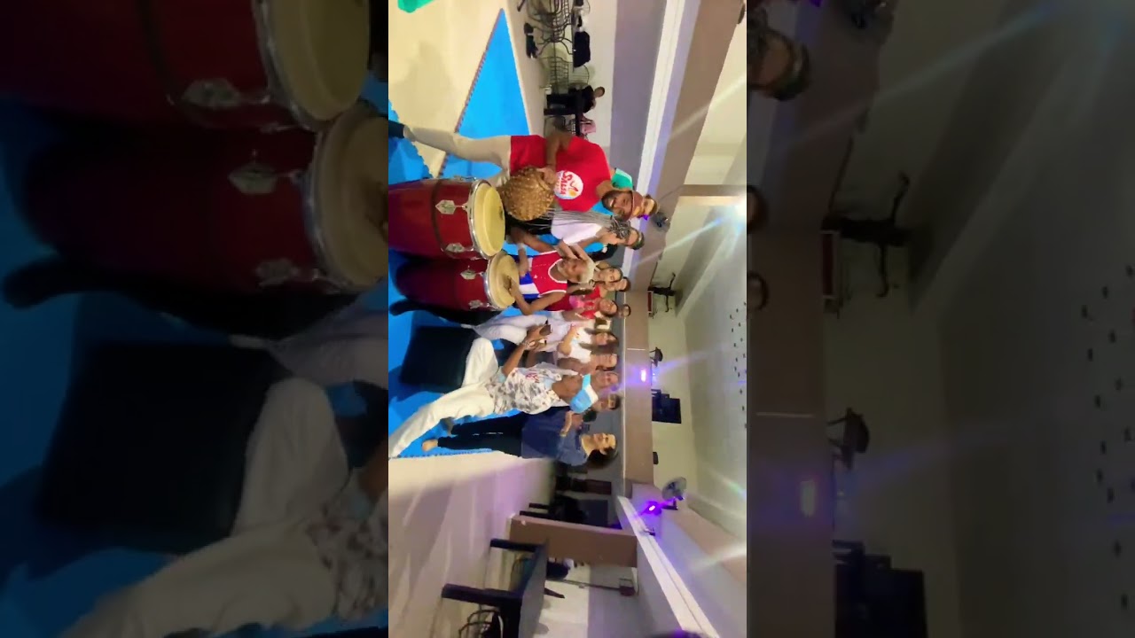 Oye se formó la RUMBA con Salsa Paraiso . Ven y tira tu pasillo