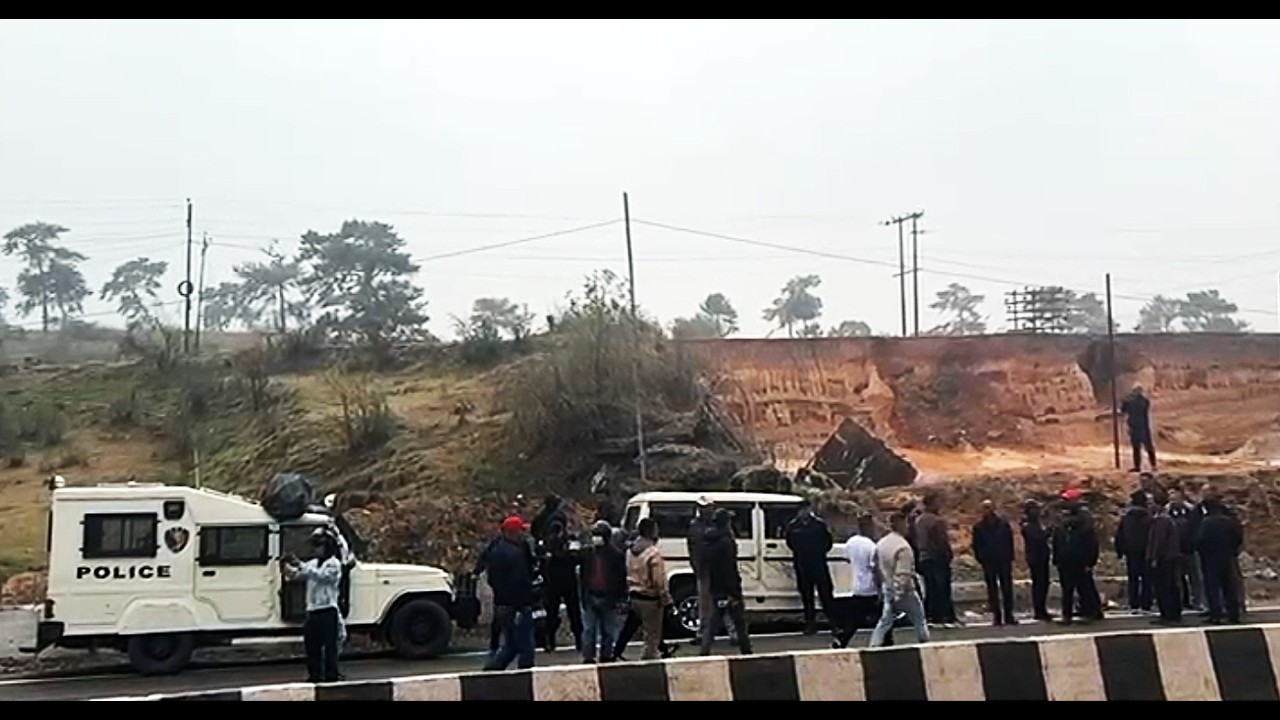 SHI TYNGKA SHI PHUT SHI SNEM! AIWAI KA SORKAR IAKA JAKA SHA KA ASHOK AUTO SERVICE; PYRSHAH KA FKJGP