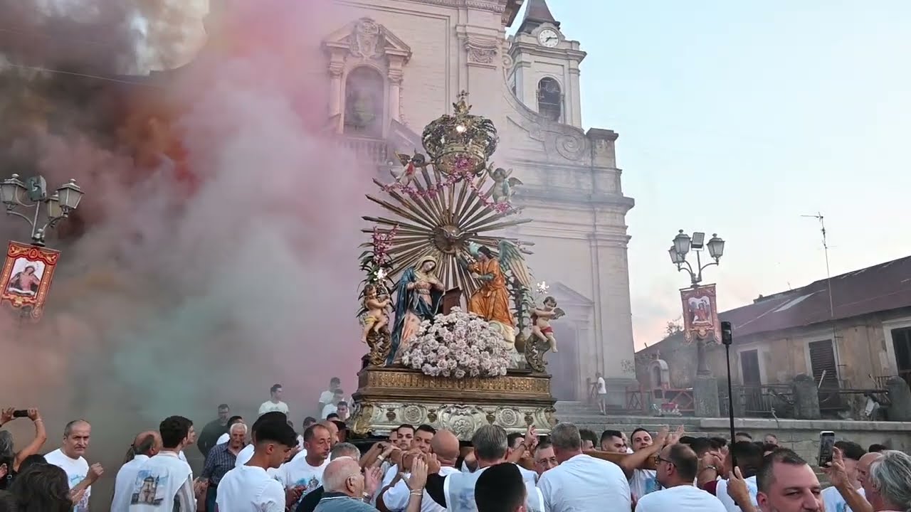 Oppido Mamertina MARIA SS.MA ANNUNZIATA PATRONA della Diocesi Oppido Palmi. Uscita Processione. 1/3