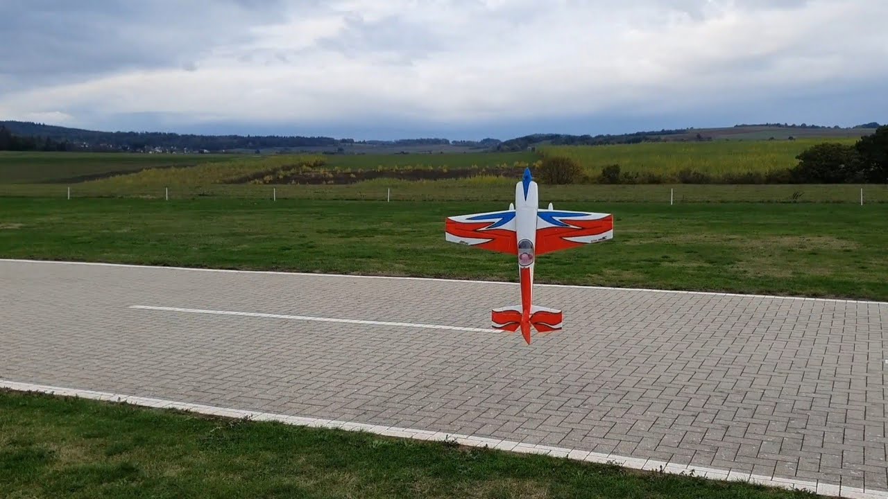 Multiplex Extra 330sc Herbst flight