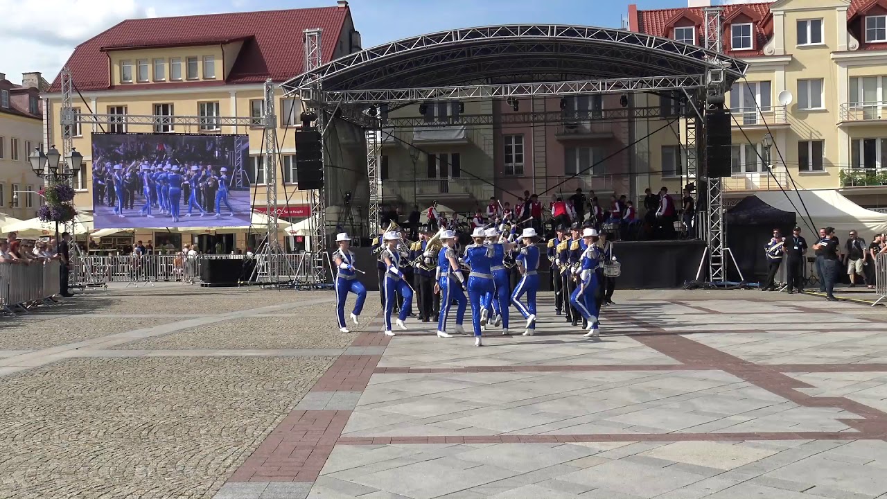 Miejska Orkiestra Dęta Miasta Białystok i mażoretki Galaxy
