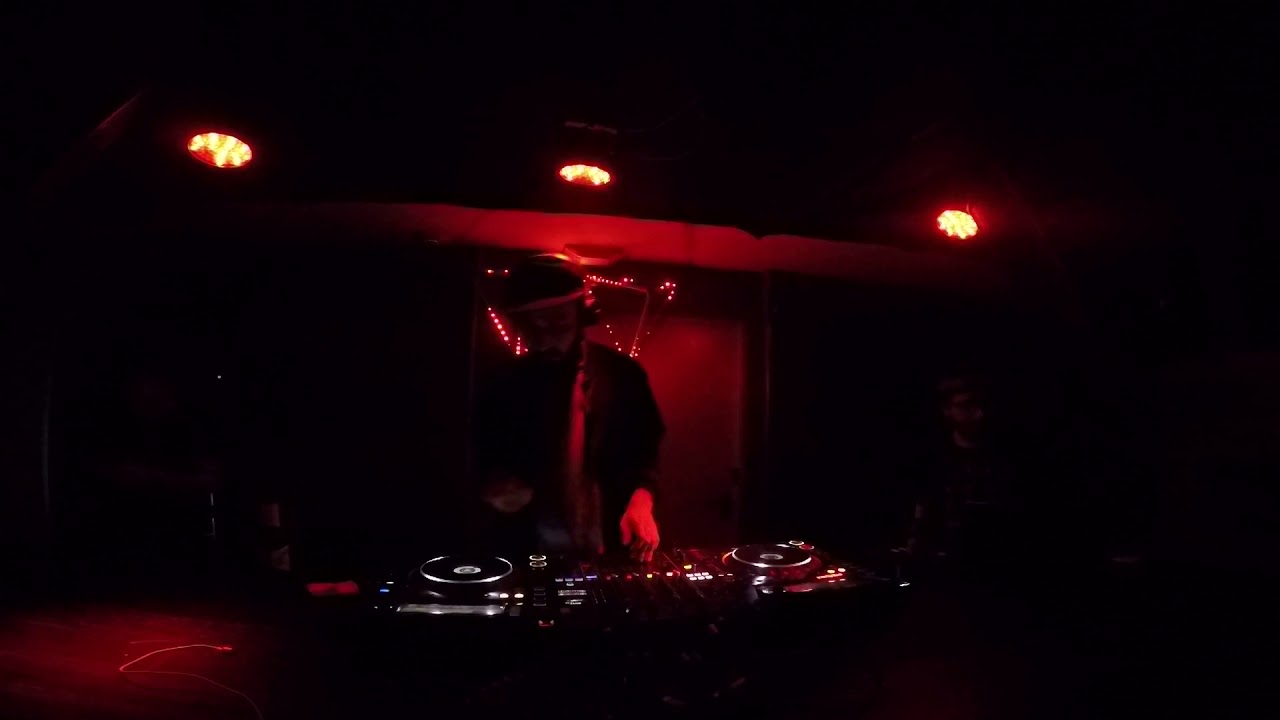IRLV @ Antik ::: Bzzr
