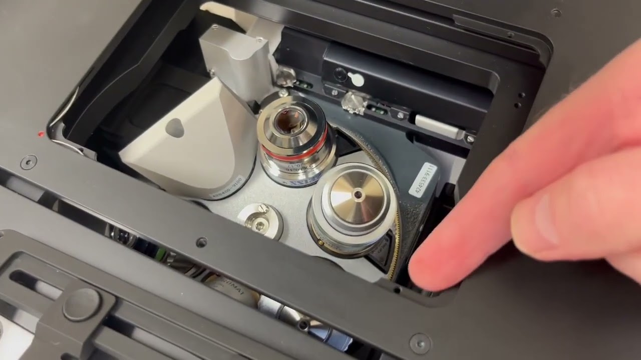 2 Check specimen holder before putting on sample