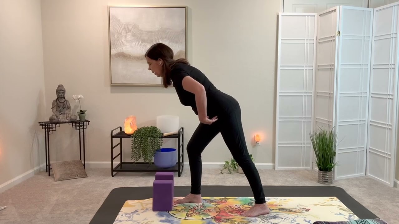 30-Minute Practice: Pyramid & Half Bow — Space in the Spine Through Long Exhales