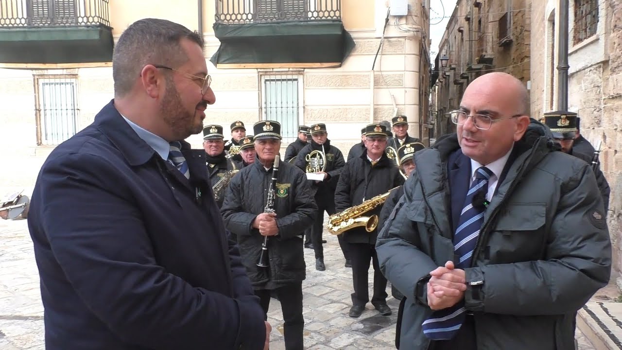L. Abbate (Pres. Cons. Com. Taranto) ringrazia Banda S.Cecilia