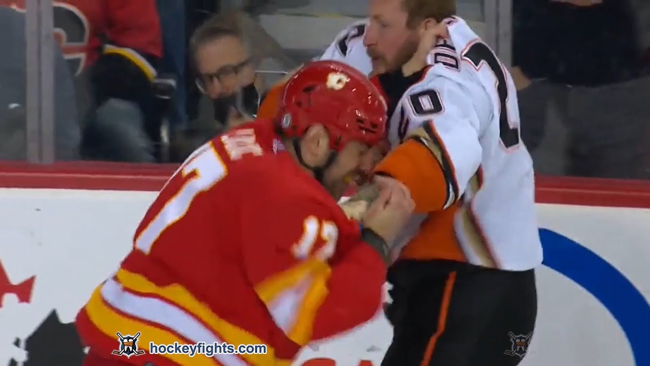 Nicolas Deslauriers vs Milan Lucic Feb 16, 2022