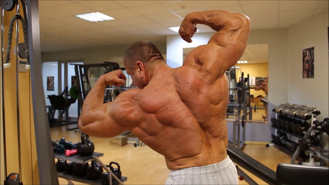 Massive Russian mature bodybuilder gym posing