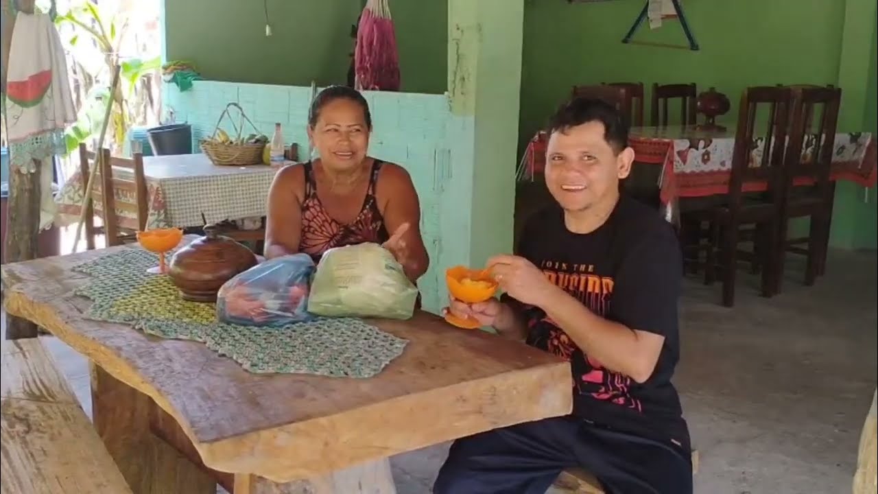 ALMOÇO DE GALINHA CAIPIRA NO FOGÃO A LENHA E MOUSSE DE MANGA 🥭  