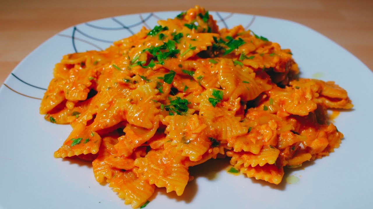 Farfalle al salmone. super golose e gustose. salmon pasta. Lachs farfalle.