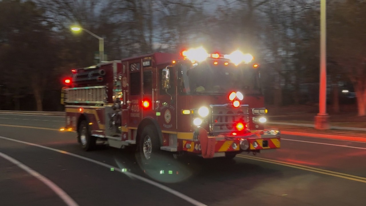 Foam Engine 403 Responding - City of Fairfax Fire Department