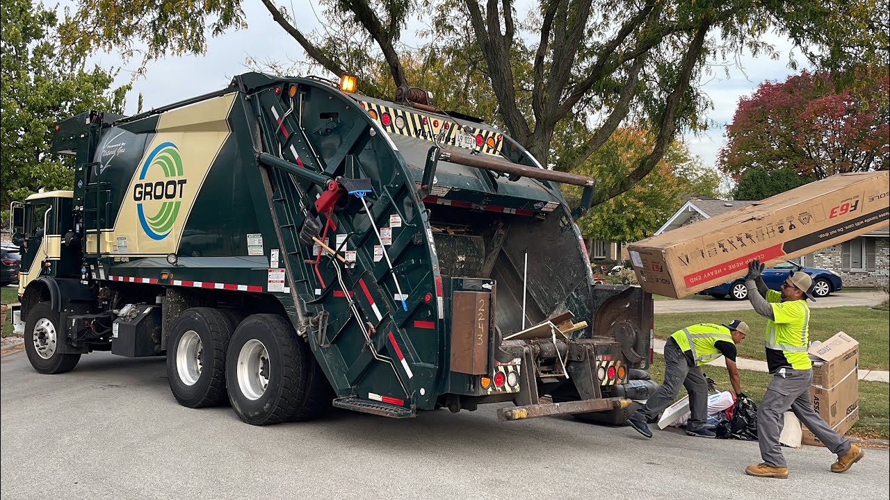 CNG 28 Yard McNeilus Rear Loader Garbage Truck Packing Bulk