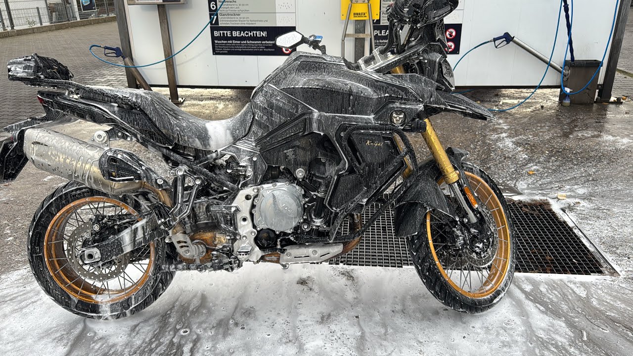 Das Wetter nutzen und Moped waschen gehen