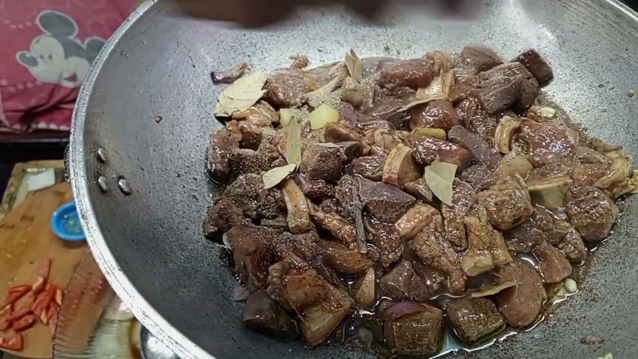Ubos nanaman Ang kaning lamig sa sarap Ng menudo ni poging Ninong