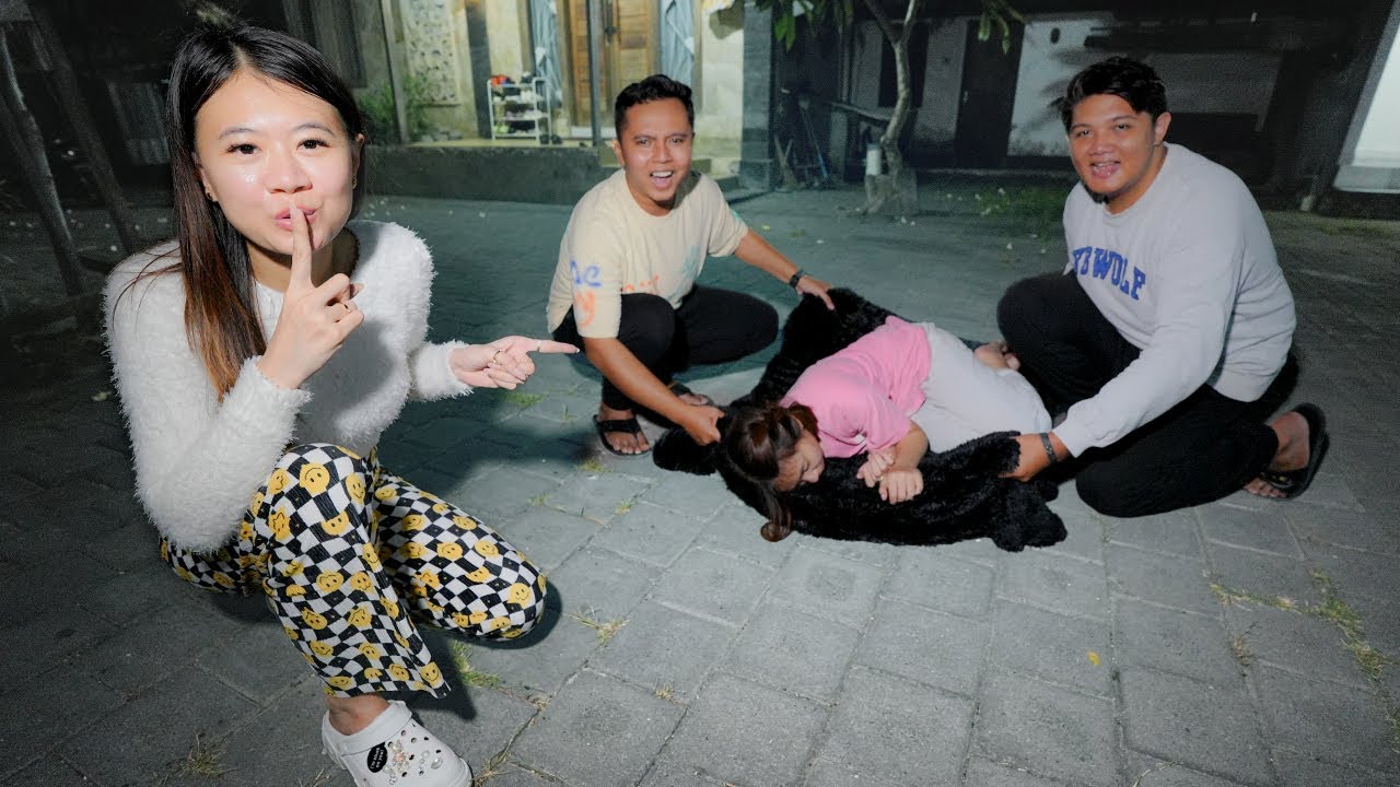 PRANK PINDAHIN KASUR PUTRI DI HALAMAN!! KITA KUNCI RUMAHNYA!!