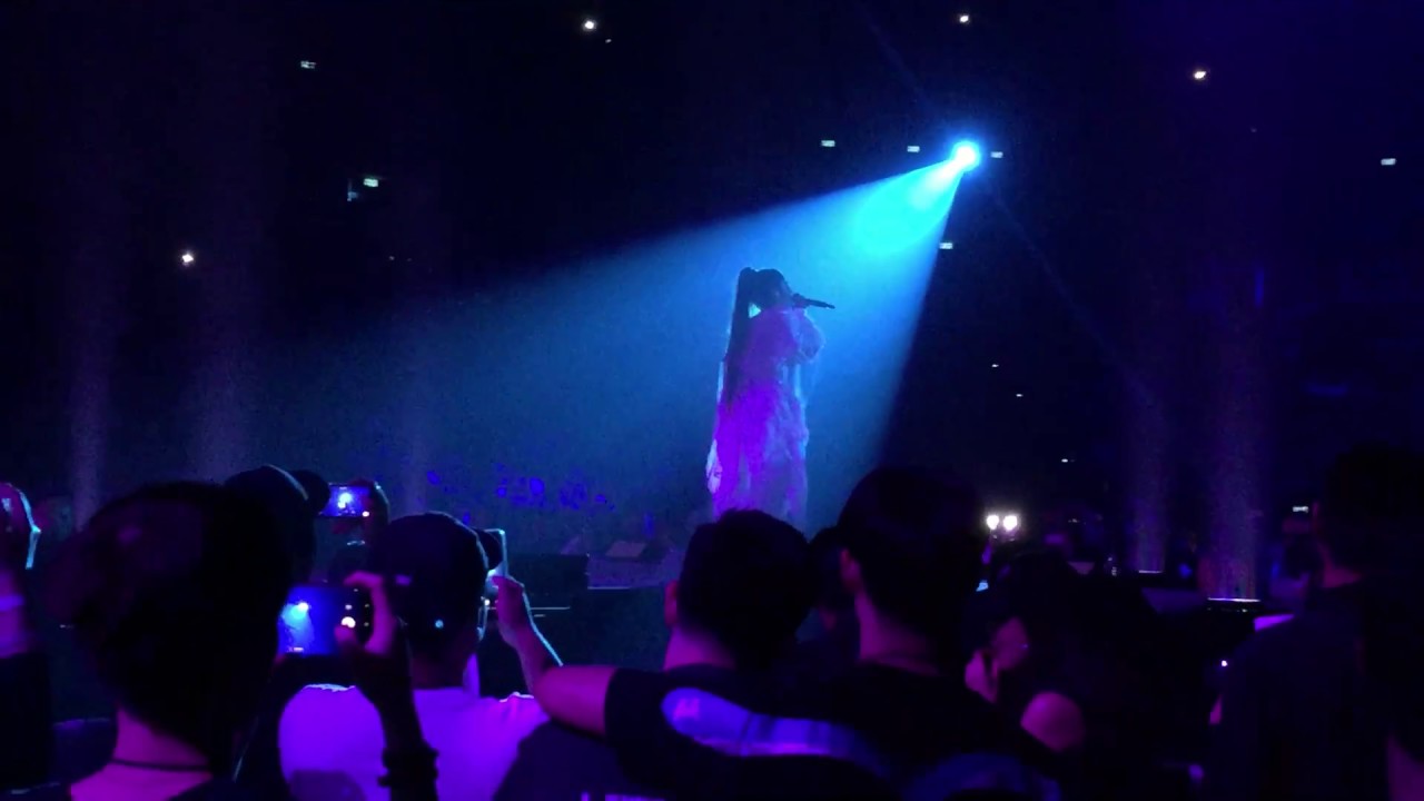 Ariana Grande - One Last Time/Touch It (Dangerous Woman Tour live in Bangkok / 2017)