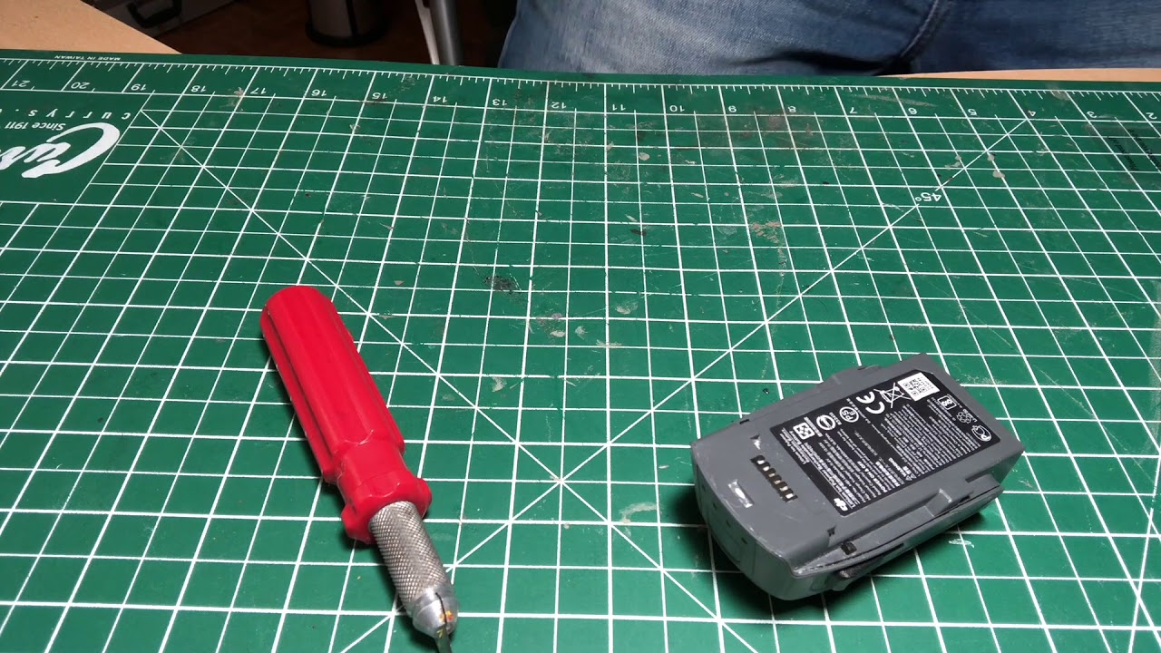 Inside a Spark battery (teardown)