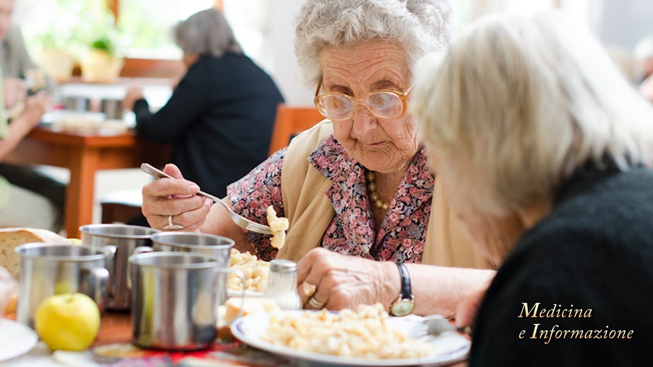 Alimentazione nella terza età: cosa, come, quanto mangiare per evitare la malnutrizione