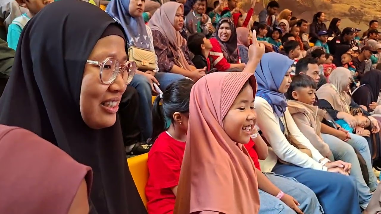 Pertunjukan Harimau Taman Safari bersama duo Cilik