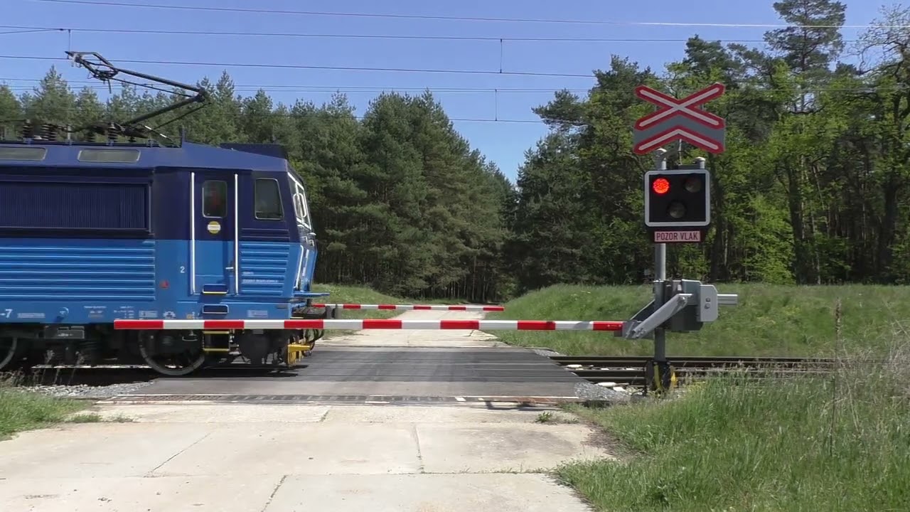 Železniční přejezd Bzenec přívoz (CZ) - 9.5.2025 / Railroad crossing