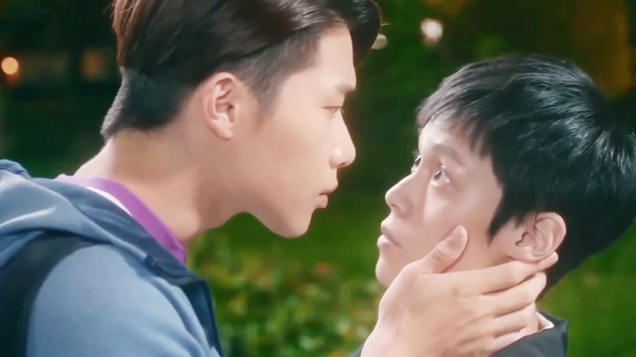 突如其來的靠近只為了確認一件事：他的心臟會為了他而加速跳動！