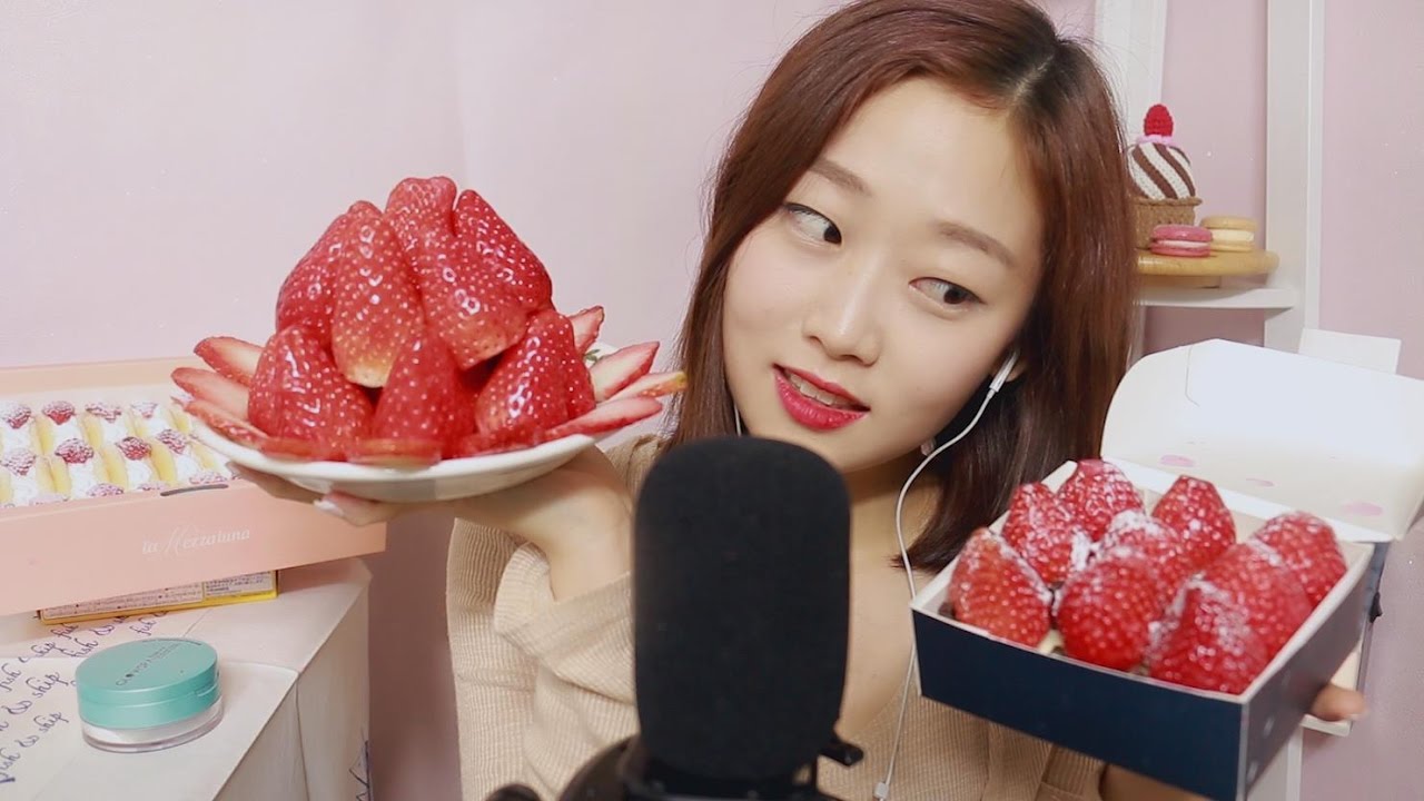EatingASMR🍓딸기뷔페🍓(딸기오믈렛,마카롱,티라미수,생크림)Ultimate Strawberry Eating Sound🍓