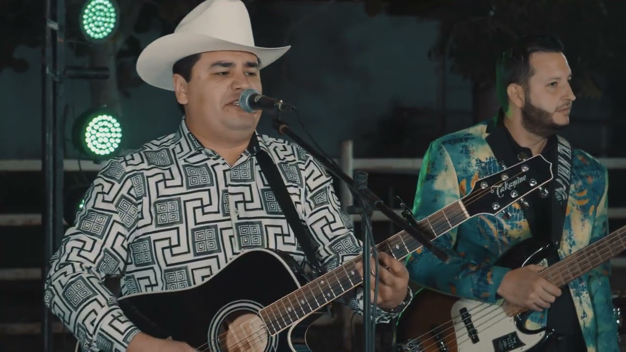 15 Millones - La Bertiniza De Culiacan x Tamarindo Norte&ntilde;o  ( En Vivo)