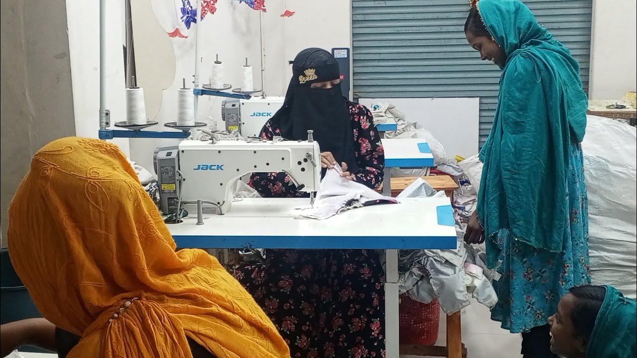 চলে আসলাম লাইভে আমরা গার্মেন্টস শ্রমিক