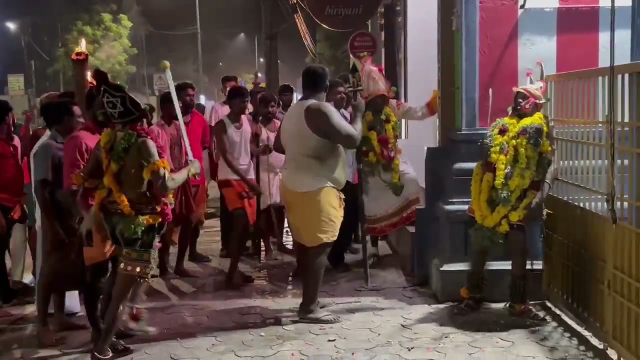 சுடலைமாடன் மையானம் சென்று ஆவேசமாக வந்து ஒத்தபனை முனீஸ்வரர்க்கு சேவல் காவு கொடுக்கும் காட்சி