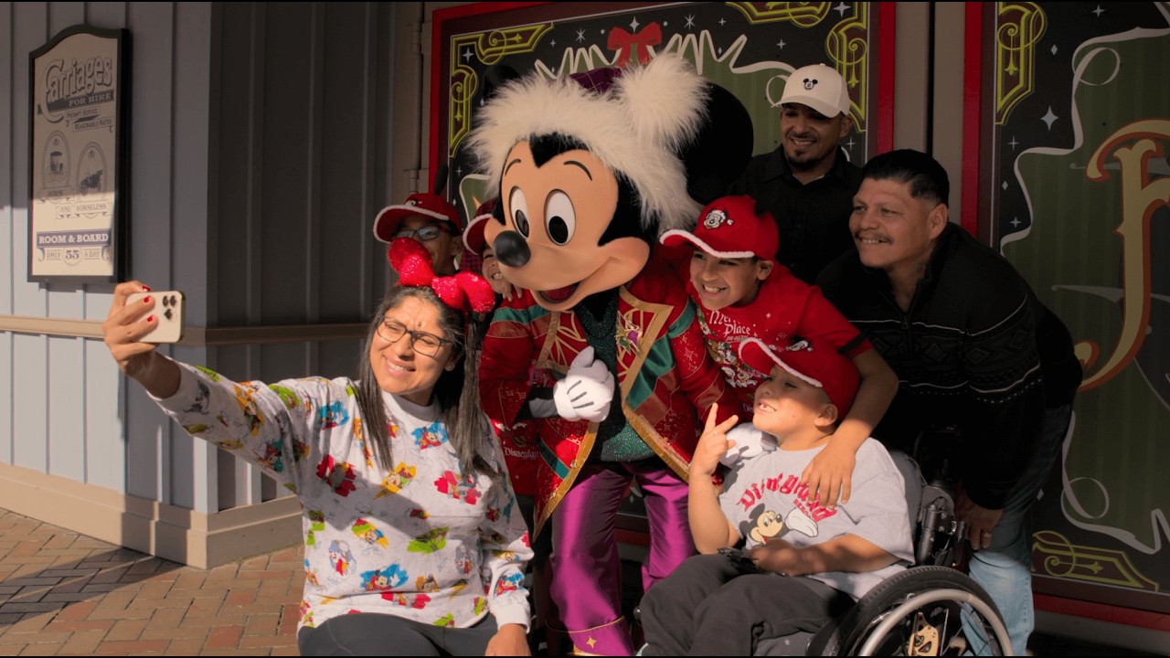 Unstoppable Chicago Family Goes on a Disneyland Vacation | Disney Parks Magical Christmas Day Parade