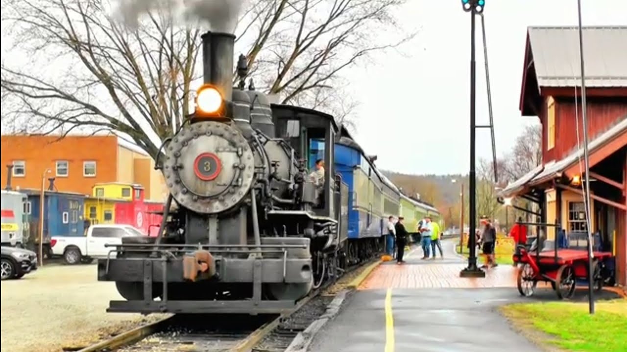 Hocking Valley Scenic Railway 1920 Baldwin 0-6-0 #3 pulling the Pop&Pizza Express.