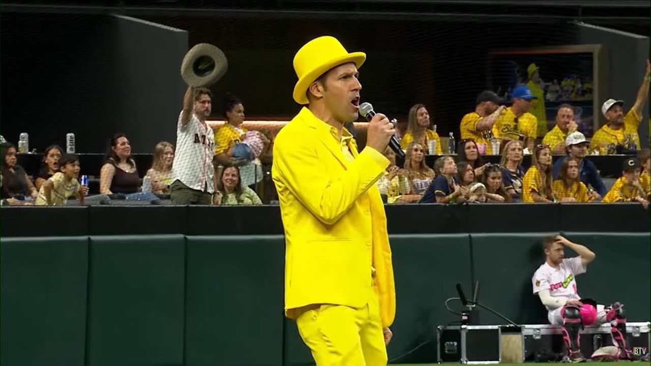 Тайлер Шоу из команды Saints играет с Savannah Bananas.