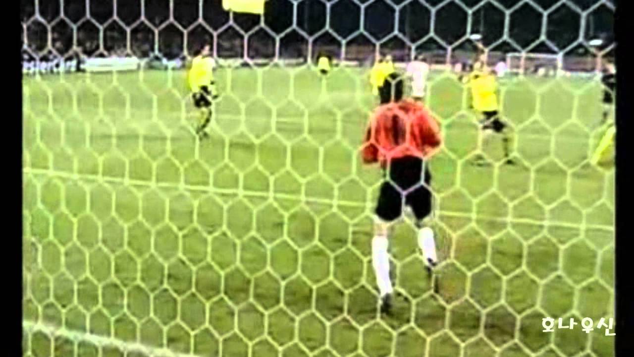 02/03 Away Ronaldo vs Dortmund