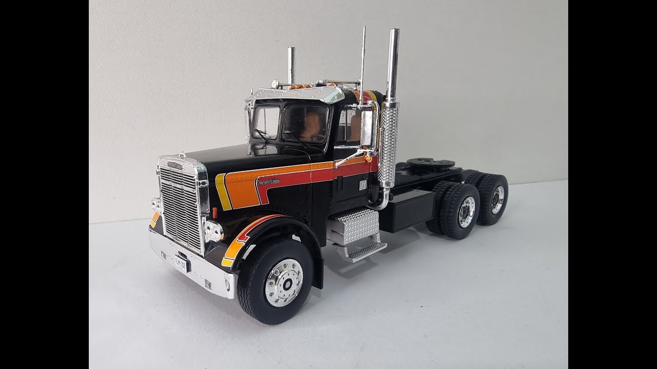 1977 FREIGHTLINER FLC 120 64-T PRIME MOVER MADE BY IXO MODELCARS 1/43 SCALE DIECAST TRUCK REVIEW
